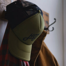 Load image into Gallery viewer, Hoy Classics Original Trucker Cap - Forest
