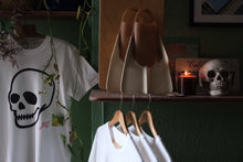 Load image into Gallery viewer, Hoy Outlaw Organic T-shirt - White
